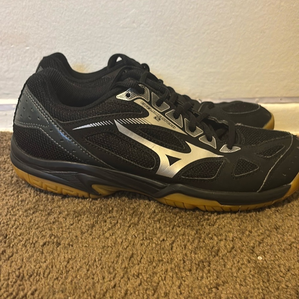 Mizuno All black volleyball shoes